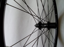 Set de roti 622 cu spite rare butuci Shimano