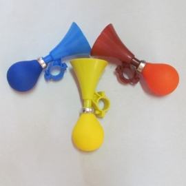 Trompeta colorata din plastic - BikeCentral