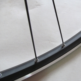 Roata fata de 622, negru, dublu, capsat - Roti si piesele > Roti bicicleta > Roata de 622 trekking  - BikeCentral