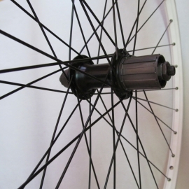 Set roti de 622 trekking, capsat, casetat, alb - Roti si piesele > Roti bicicleta > Roata de 622 trekking  - BikeCentral
