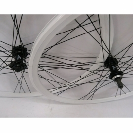 Set de roti 622, 9x4 spitat alb frana pe disc - Roti si piesele > Roti bicicleta > Roata de 622 trekking  - BikeCentral