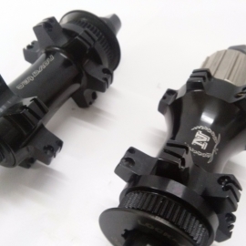 Butuc Novatec DS11 cu 24 de gauri cu disc Centerlock - Roti si piesele > Butuci > Butuc in pereche  - BikeCentral
