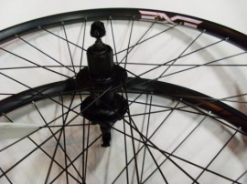 Set de roata de 26" cu butuc Shimano si frana pe disc