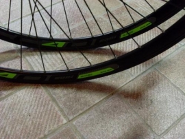 Set de roti 622 , cursiera , cu jenti Rodi , butuci Shimano casetat - BikeCentral