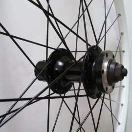 Set roti de 29" frana disc capsat alb casetat