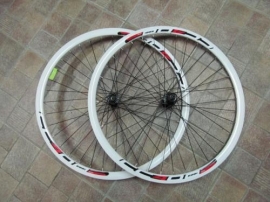 Set roti de 622 cursier ,jante duble , casetat ,cu butuci Shimano -albe - BikeCentral